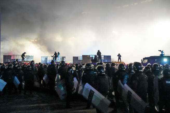 In Kazakhstan, too, a price increase for liquid gas, which is used for filling up, cooking and heating, triggered serious unrest at the beginning of the year (picture from January 5).