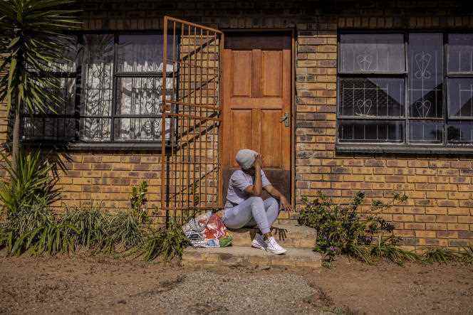 Melokuhle, 20, was supported by the Childline association.  She ended the toxic relationship that her boyfriend had with her.  In Soshanguve, Pretoria (South Africa), July 1, 2022. 