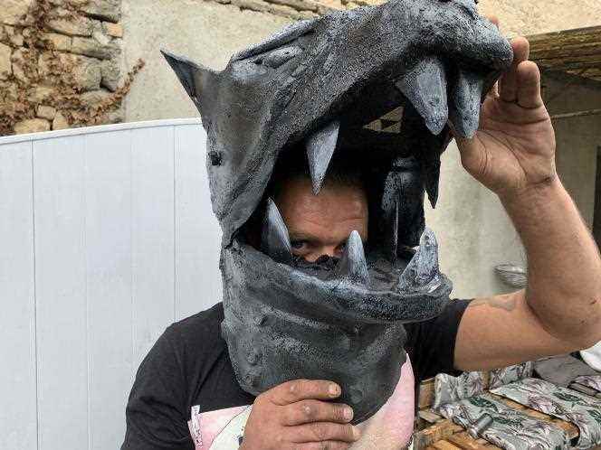 Christophe Desnoielle wearing a zinc prototype of the wolf-headed mask of Le Limier, one of the main protagonists of “Game of Thrones”.