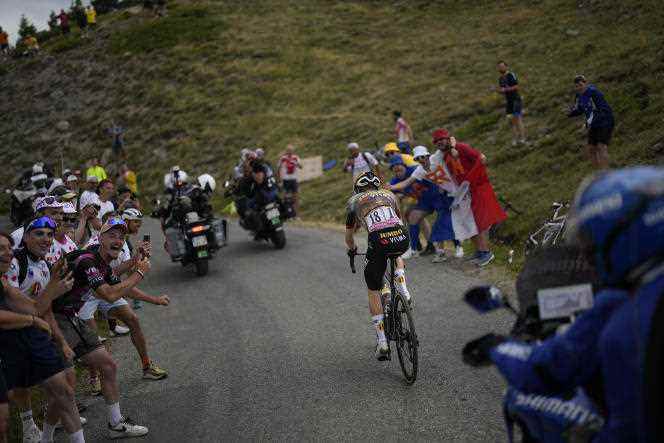 Dane Jonas Vingegaard, winner of the stage and new yellow jersey, in the final of the 11th stage of the Tour de France between Albertville (Savoie) and the Col du Granon Serre Chevalier (Hautes-Alpes), July 13. 