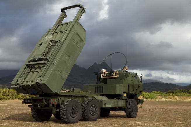 Using standard ammunition, the M142 Himars fires up to 75 kilometers with great accuracy. 