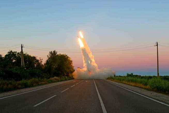 Launching of rockets from a Himar rocket launcher in southern Ukraine near Zaporizhia (photo by the Ukrainian General Staff).