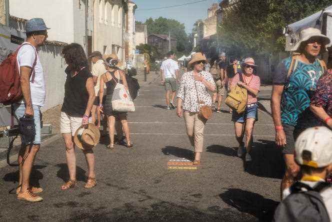 Festival-goers in the center of the village of Couthures-sur-Garonne, July 16, 2022.