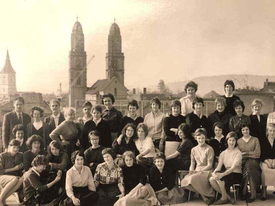 Class photo from the secondary school with Beatrice Tschanz