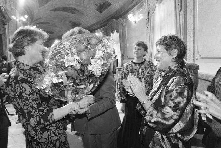 Thanks to the support of many women, Judith Stamm (left) was nominated as a candidate for the Federal Council in 1986. 