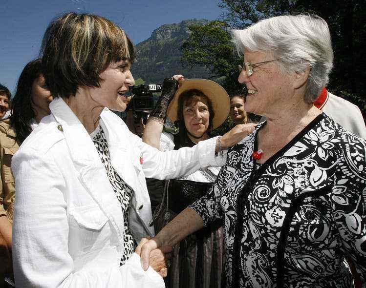 Fighters for women's rights: Judith Stamm (right) welcomes the then Federal President Micheline Calmy-Rey on the Rütli in 2007.  In the background, President of the National Council Christine Egerszegi.