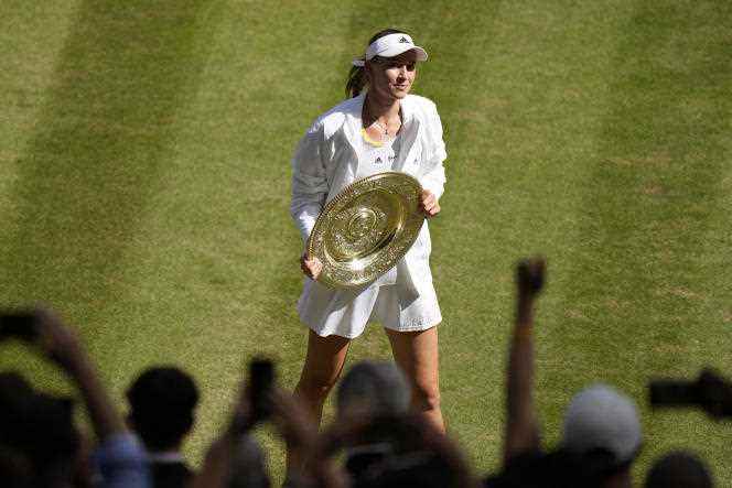 Kazakh Elena Rybakina during the trophy ceremony at Wimbledon, after her victory in the final against Tunisian Ons Jabeur, Saturday July 9, 2022.