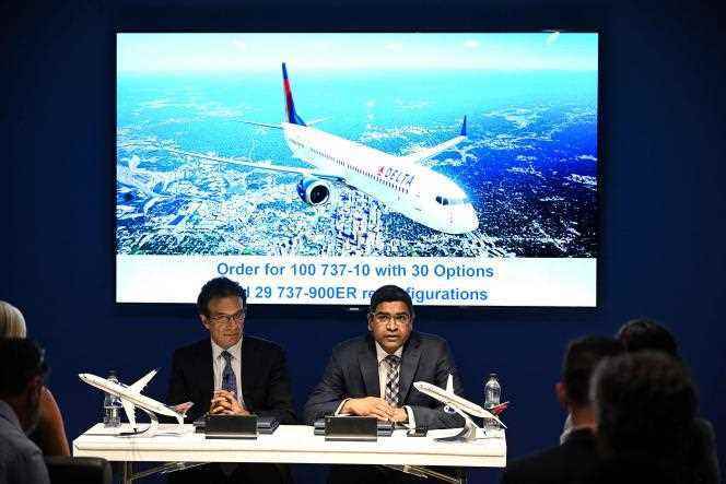 Ihssane Mounir (Boeing) and Mahendra Nair (Delta Airlines), during a press conference, in Farnborough (United Kingdom), July 18, 2022.