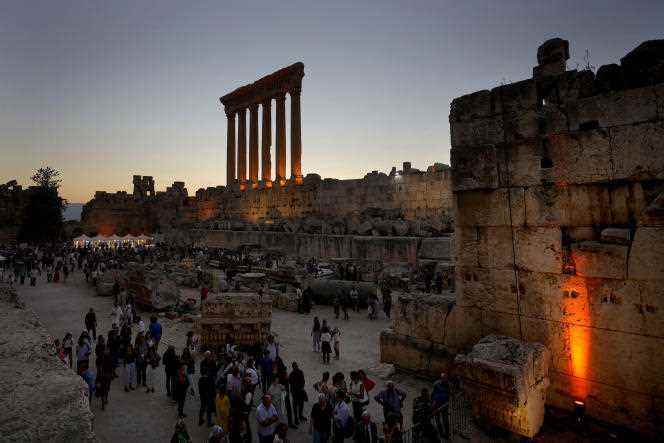 The famous Lebanese festival of Baalbek is back, organized in front of an audience for the first time in two years, in a context of economic crisis.  Visitors arrive for the concert of Franco-Lebanese-Mexican pianist Simon Ghraichy.  In the ancient city of Baalbek in northeastern Lebanon on July 17, 2022. 
