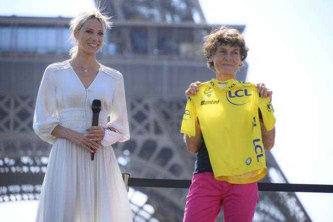 Marion Rousse and Jeannie Longo during the first stage of the Tour de France women, in Paris, July 24, 2022.