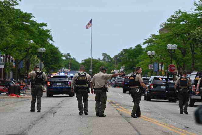 Police search for the gunman who killed at least six people and injured twenty-four others during a parade on the occasion of the American national holiday of the 4th of July, in Highland Park, north of Chicago, on July 4 2022.