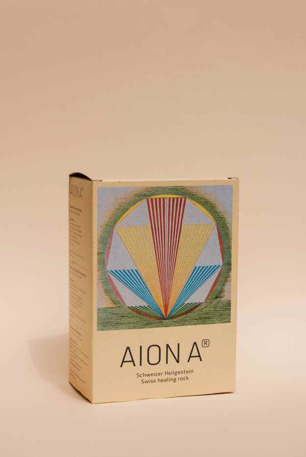 Die Verpackung ziert ein Werk von 1942. Es trägt den Titel «Aion A».