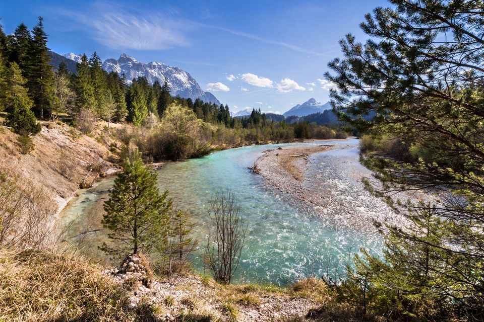 Hiking by the water: Isar