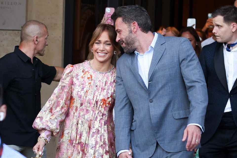 Jennifer Lopez and Ben Affleck on their honeymoon in Paris