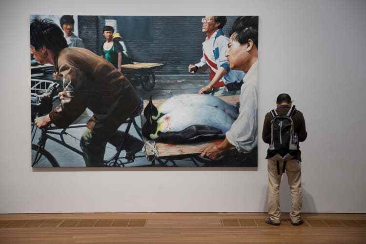 Ein Werk des chinesischen Künstlers Wang Xingwei mit dem Titel «New Beijing» an der Eröffnungsausstellung des M+ im November 2021.