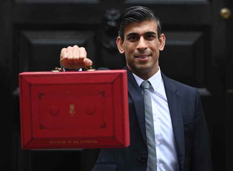 Former Chancellor of the Exchequer Rishi Sunak presents the red suitcase with the state budget in October 2021: He sees himself in the tradition of Thatcher's finance ministers.