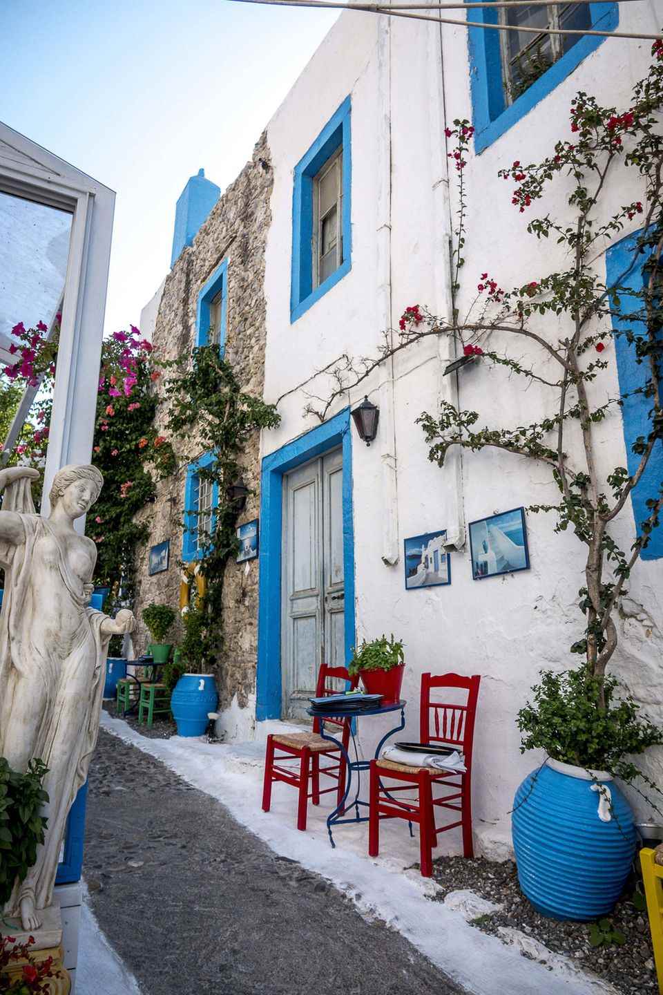 Frederik and Mary from Denmark love to stroll the picturesque streets of Greece during their holidays in Kos. 