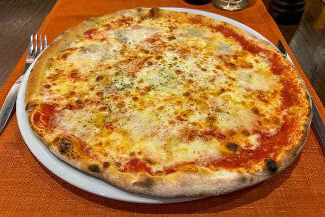 An absolute classic of Gorgonzola cuisine is the Pizza al Gorgonzola, where the blue cheese is usually mixed with mild mozzarella.
