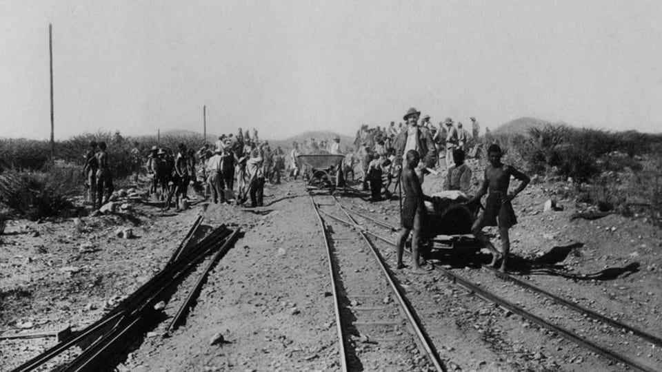Herero are building the railroad