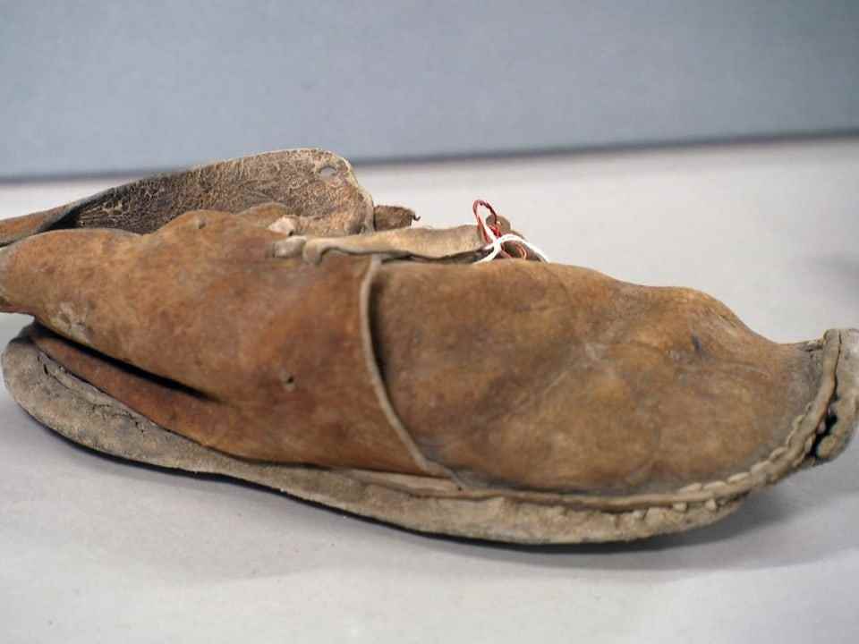 Old children's shoe 