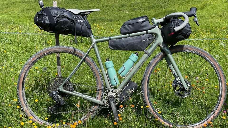 Tobias Müller's bike with bags on the handlebars, saddle and frame.