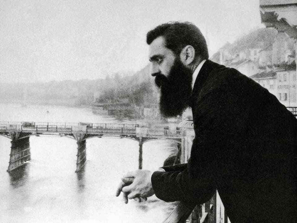 Historical photo: Man looks at the Rhine