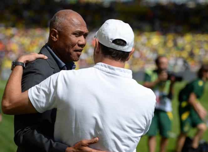Nantes coach Antoine Kombouaré (left) with his Toulouse counterpart, Philippe Montanier, during the 4th day of Ligue 1, at the Beaujoire stadium, August 28, 2022.