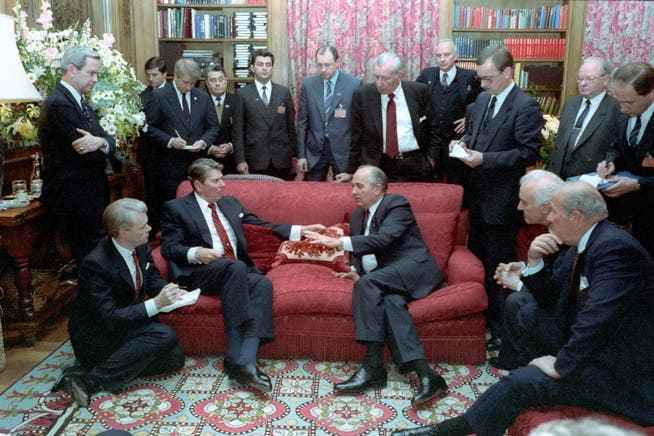 Meeting of President Reagan with Soviet Secretary General Gorbachev at the Maison de Saussure during the Geneva Summit, November 20, 1985.
