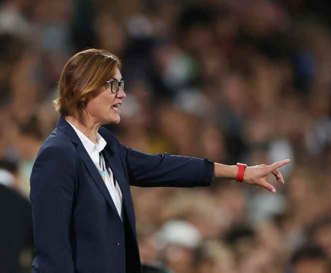 The coach of the French women's football team, Corinne Deacon, during the semi-final of the Euro against Germany, July 27, 2022.