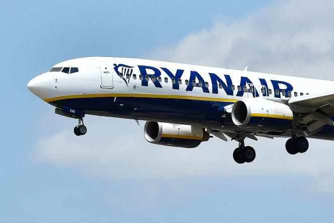 A Ryanair plane lands in Barcelona on July 1, 2022.