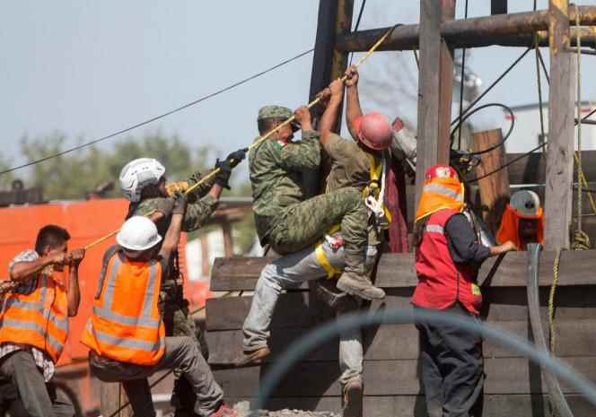 Soldiers and rescuers work to rescue ten miners trapped in a coal mine since Wednesday after a collapse, in Agujita in the town of Las Sabinas, Mexico, August 5, 2022.