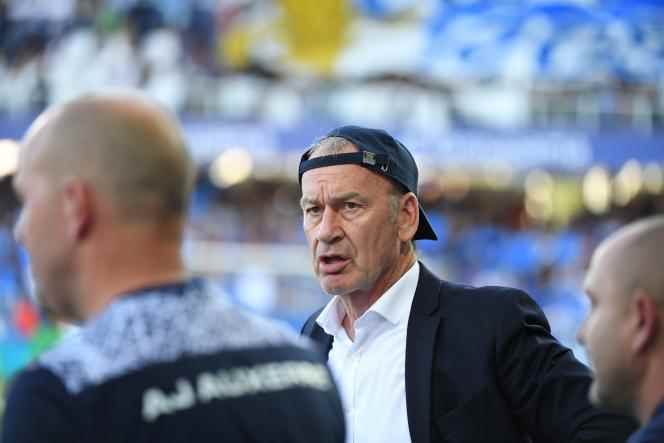 AJ Auxerre coach Jean-Marc Furlan during the play-offs for the rise in Ligue 1 against Saint-Etienne, May 26, 2022. 