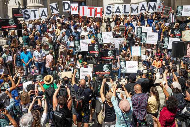 On August 19, on the steps of the great New York library, the demonstration in support of Salman Rushdie mobilized only a hundred people.
