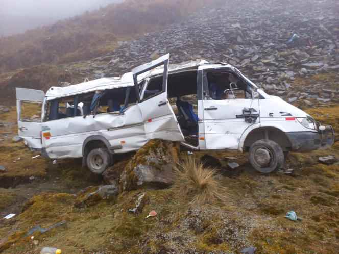 Photo released by Peruvian police showing a minibus that fell into an abyss due to heavy fog on a country road at Abra Malaga, more than 14,100 feet above sea level and about 100 kilometers from the city of Cusco .