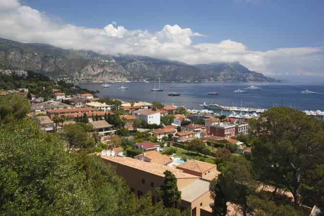 In Saint-Jean-Cap-Ferrat, the average price of real estate per square meter is more expensive than in any Parisian arrondissement: 15,900 euros and prices can sometimes go up to more than 30,000 euros per meter square.