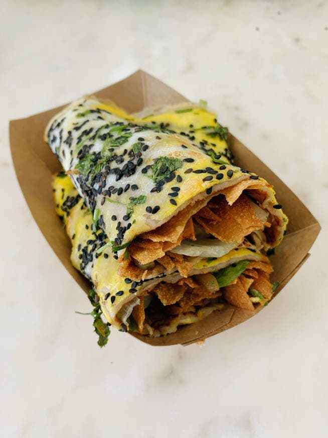 According to legend, Chinese egg crepes were invented during a war in Shandong province as early as the 3rd century.