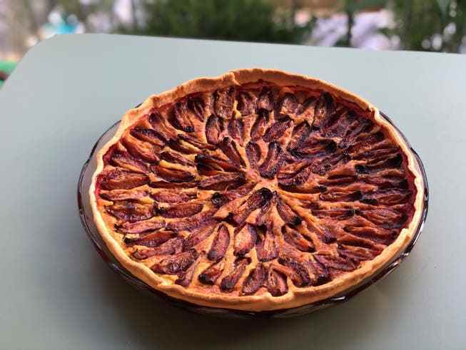 The tarts are offered as plum or apple tuna.