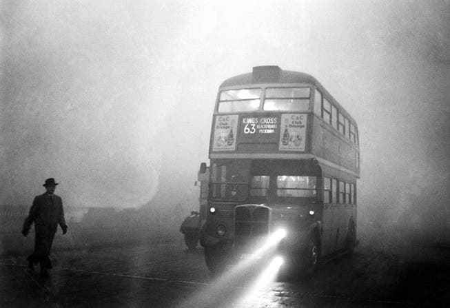At the beginning of December, all of London is shrouded in thick fog, buses can only drive with fog lights.
