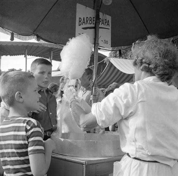 In addition to the obligatory bratwurst, cotton candy is also part of the culinary program.