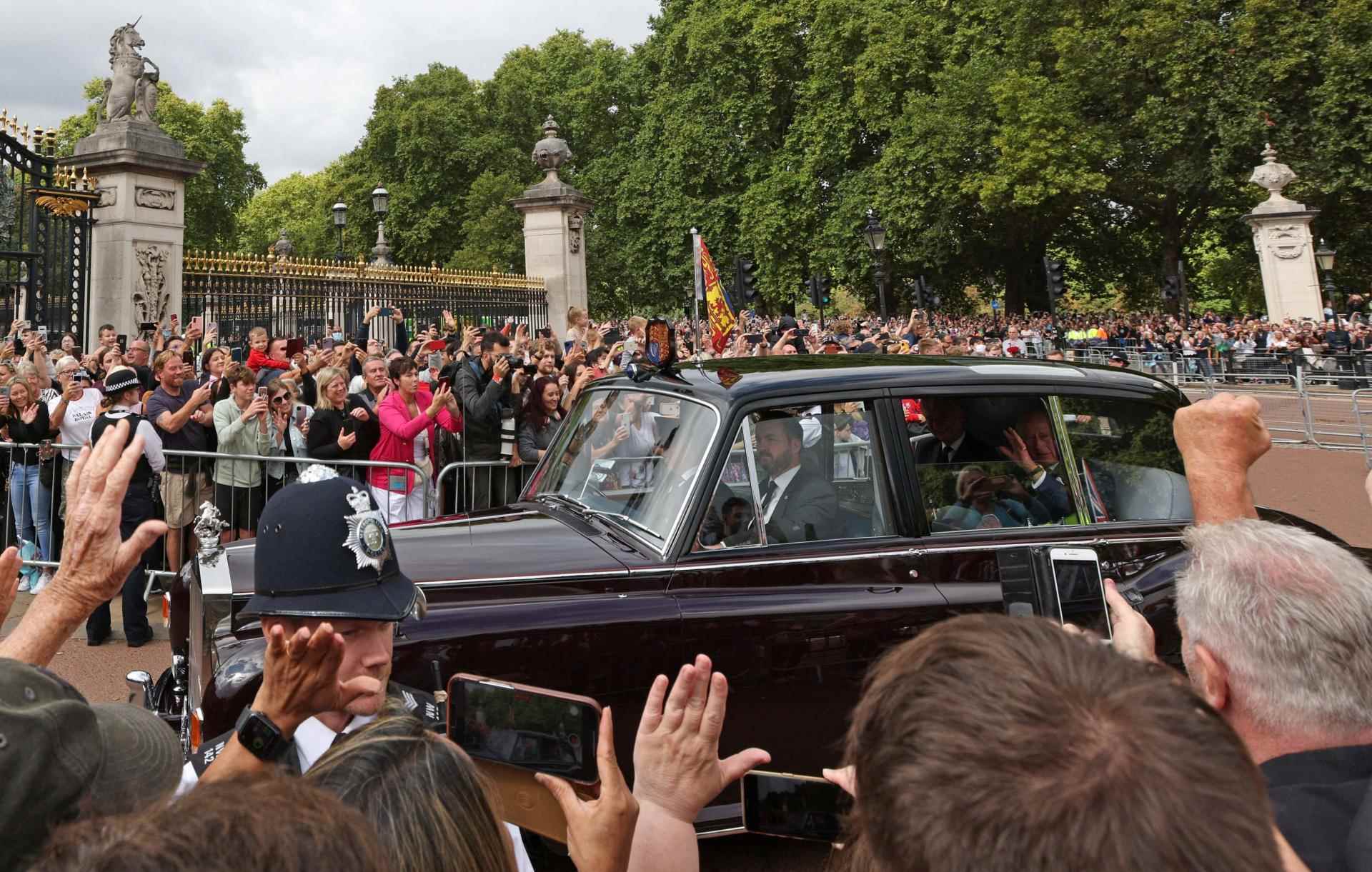   Charles III cheered by the crowd on his return to Buckingham Palace after the Council of Accession ceremony, in London, September 10, 2022.