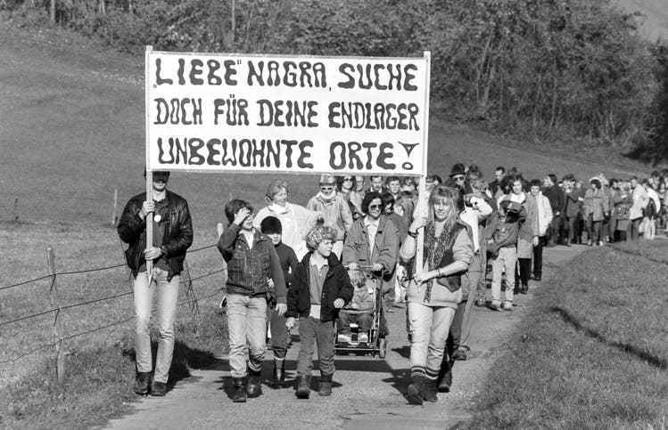 Wo die Nagra auftaucht, gibt es Widerstand: Nidwaldner Bürger demonstrieren 1988 gegen den geplanten Sondierstollen am Wellenberg.
