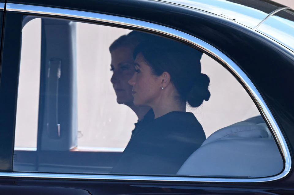 Duchess Meghan accompanies Countess Sophie in the car after the procession.