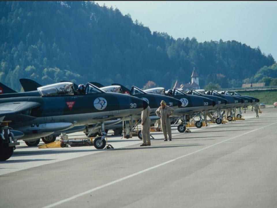 Hunter-Staffel 1983 am Flugtag in Interlaken