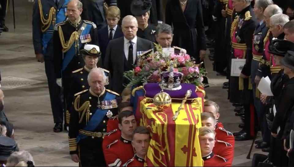 Beerdigung von Queen Elizabeth (†): Ein letztes Goodbye! Meghan, Kate & Co. zeigen sich vereint