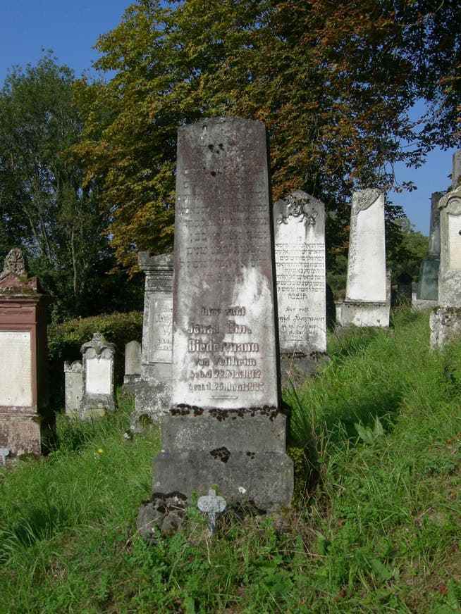 The grave of Jonas Biedermann (1812–1887) in the Jewish cemetery in Gailingen;  he was naturalized in Veltheim in 1867 and died shortly after the founding of the Winterthur 