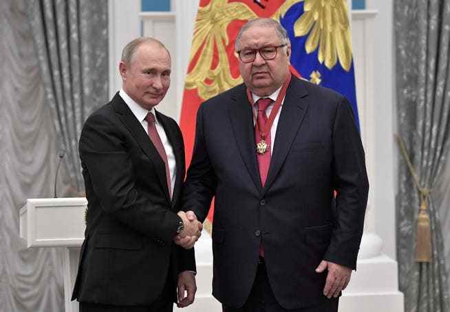 Usmanov is considered a confidante of Russian President Vladimir Putin.  The picture shows both in 2018 in the Kremlin. 