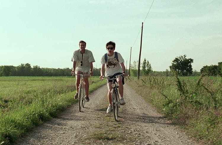 Guadagnino masters the carefree storytelling like few others.  Scene from «Call Me by Your Name».