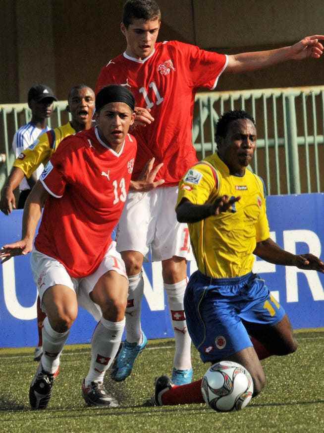Successful together for the first time: Ricardo Rodriguez (left) and Granit Xhaka in 2009 at the U-17 World Cup in the game against Colombia.  (Lagos, November 12, 2009) 