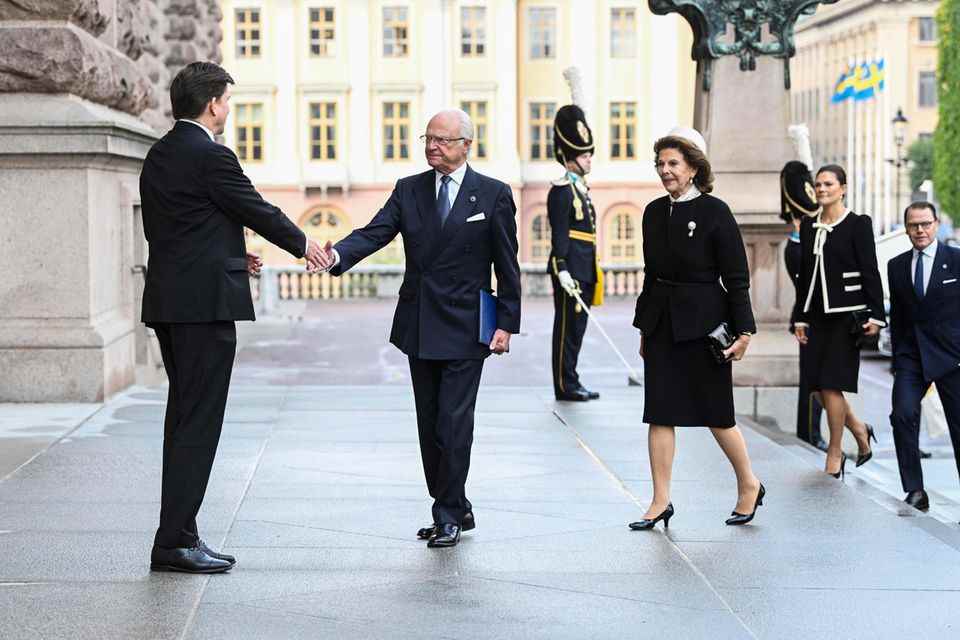 King Carl Gustaf welcomes Parliament President Andreas Norlén