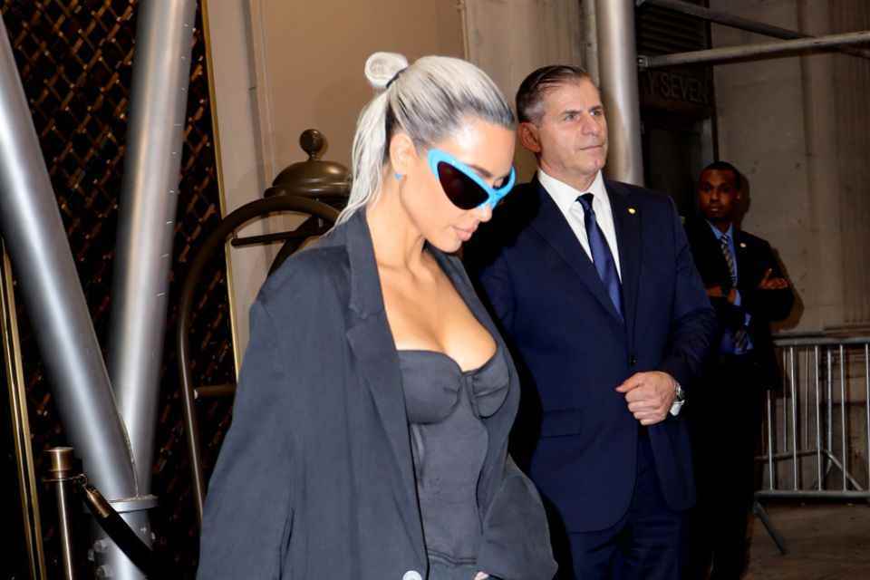 Kim Kardashian shows the new hair trend.